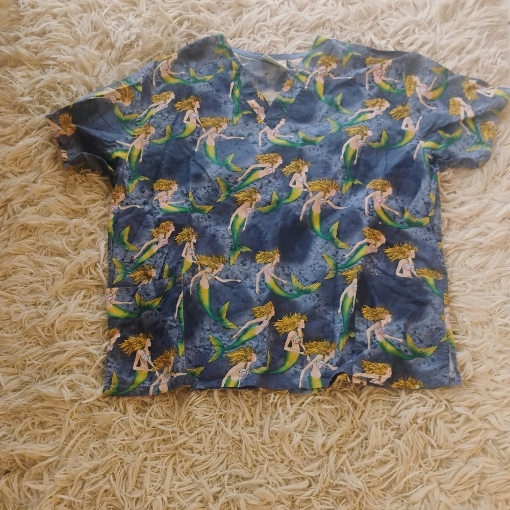 Mermaid Print Fundamentals Brand Scrub Top SZ L